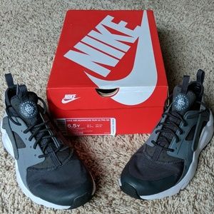Nike Air Huarache (6.5Y)